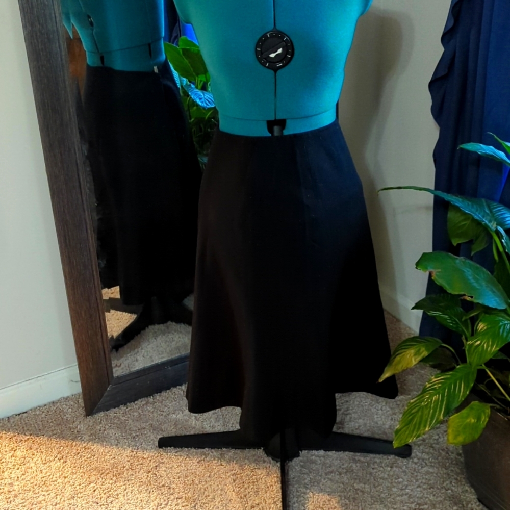 Rafaella Size 6 Black Skirt